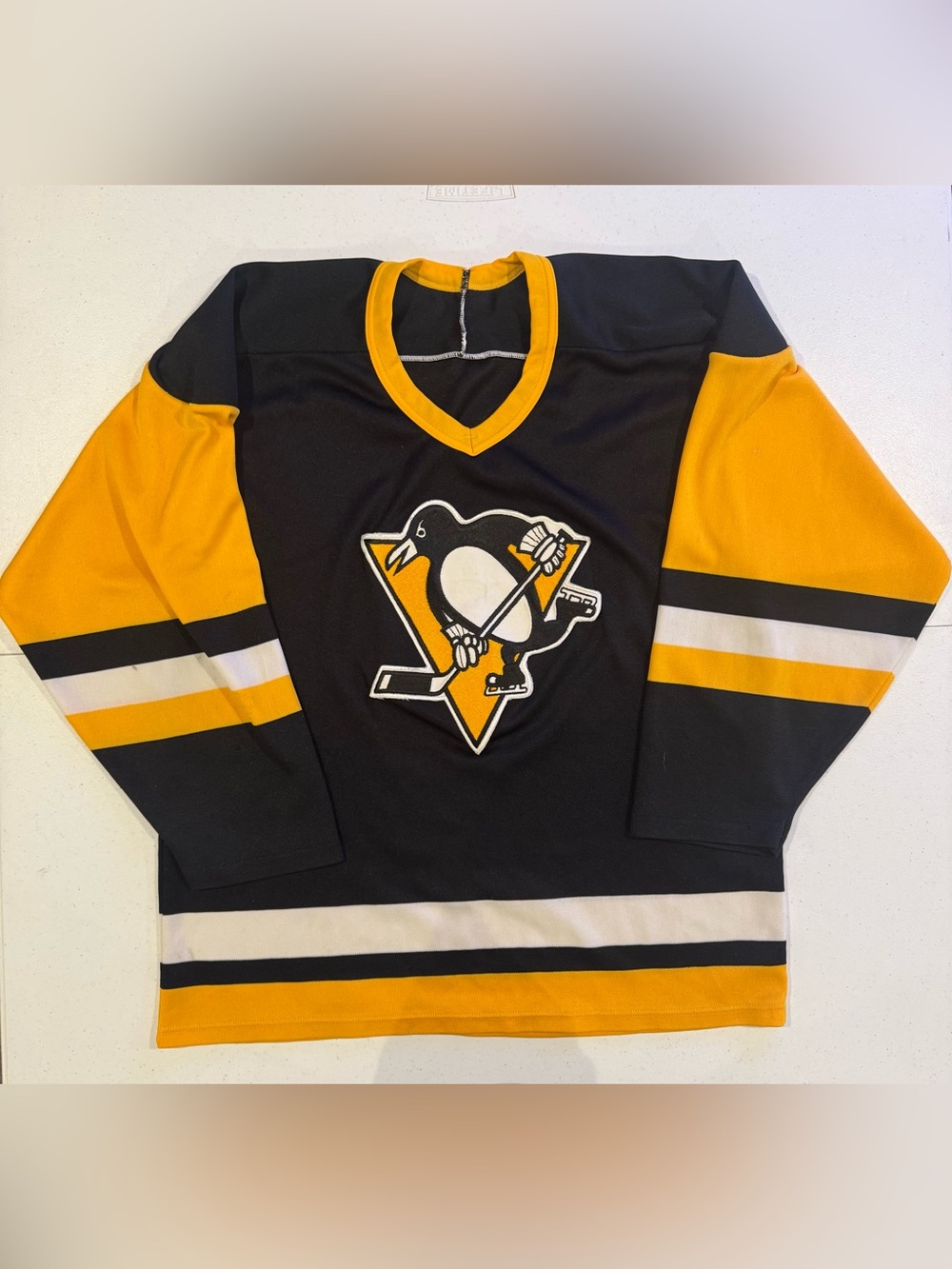 Vintage 90’s CCM Pittsburgh Penguins NHL Hockey Jersey size medium